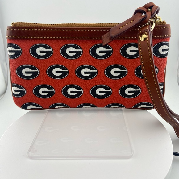 Dooney & Bourke University of Georgia Red  Black Logo Wristlet 8 x 4.5 - Picture 3 of 9